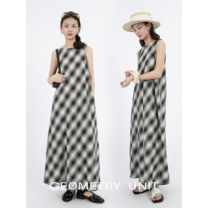 几何单元2026夏季新款醋酸天丝面料经典黑白格纹宽松无袖连衣裙
