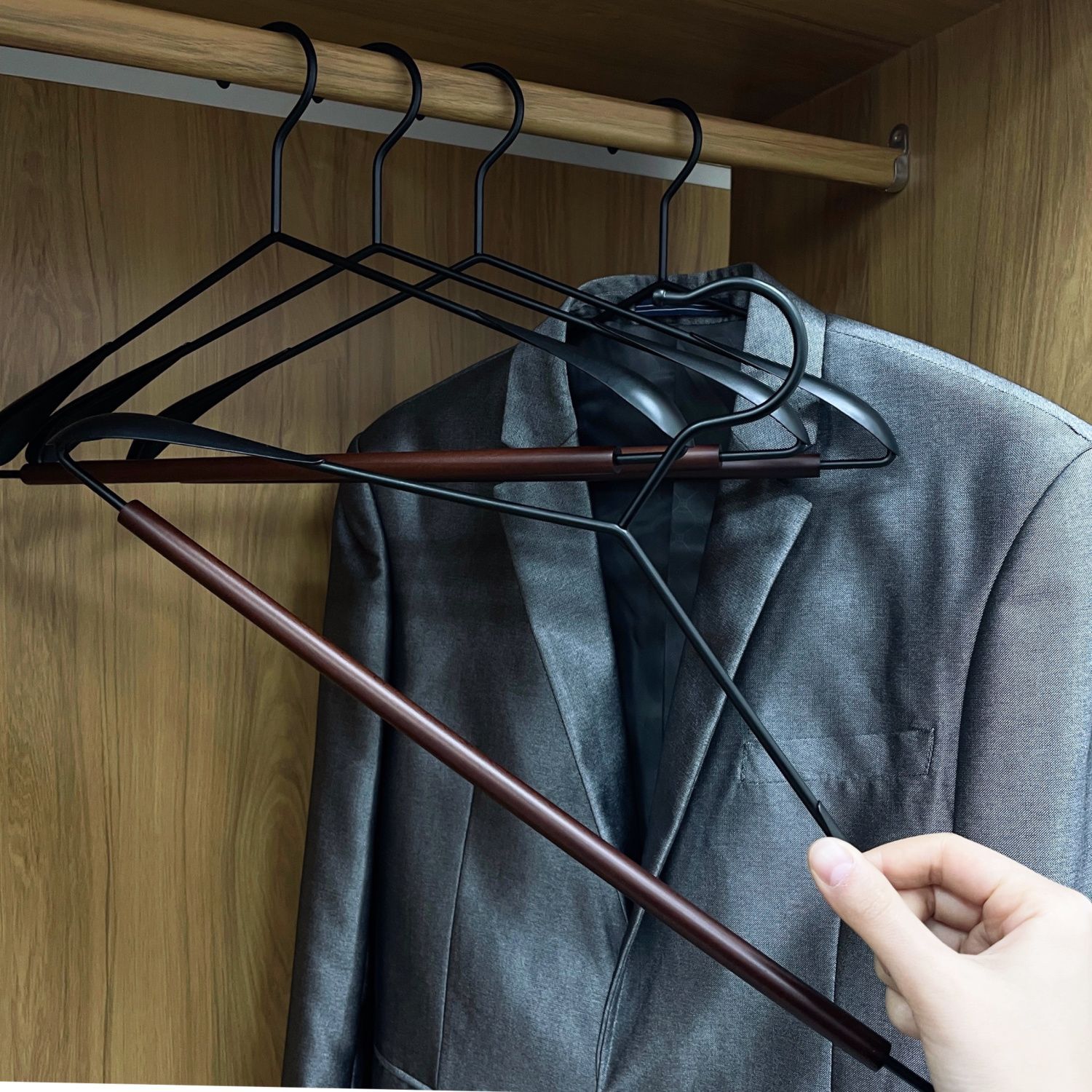 榉木铁艺衣架轻奢家用挂
