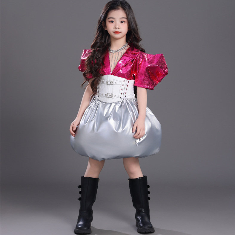 元宇宙未来科技感女童走秀潮服