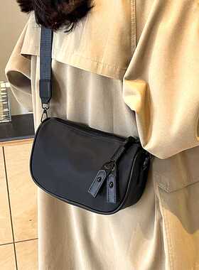 牛津布包包女2025新款韩版时尚单肩马鞍包今年流行爆款宽带斜挎包