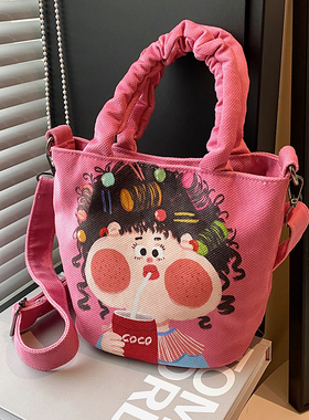 日系搞怪丑萌水桶包女2025新款小众斜挎包少女卡通插画帆布手拎包