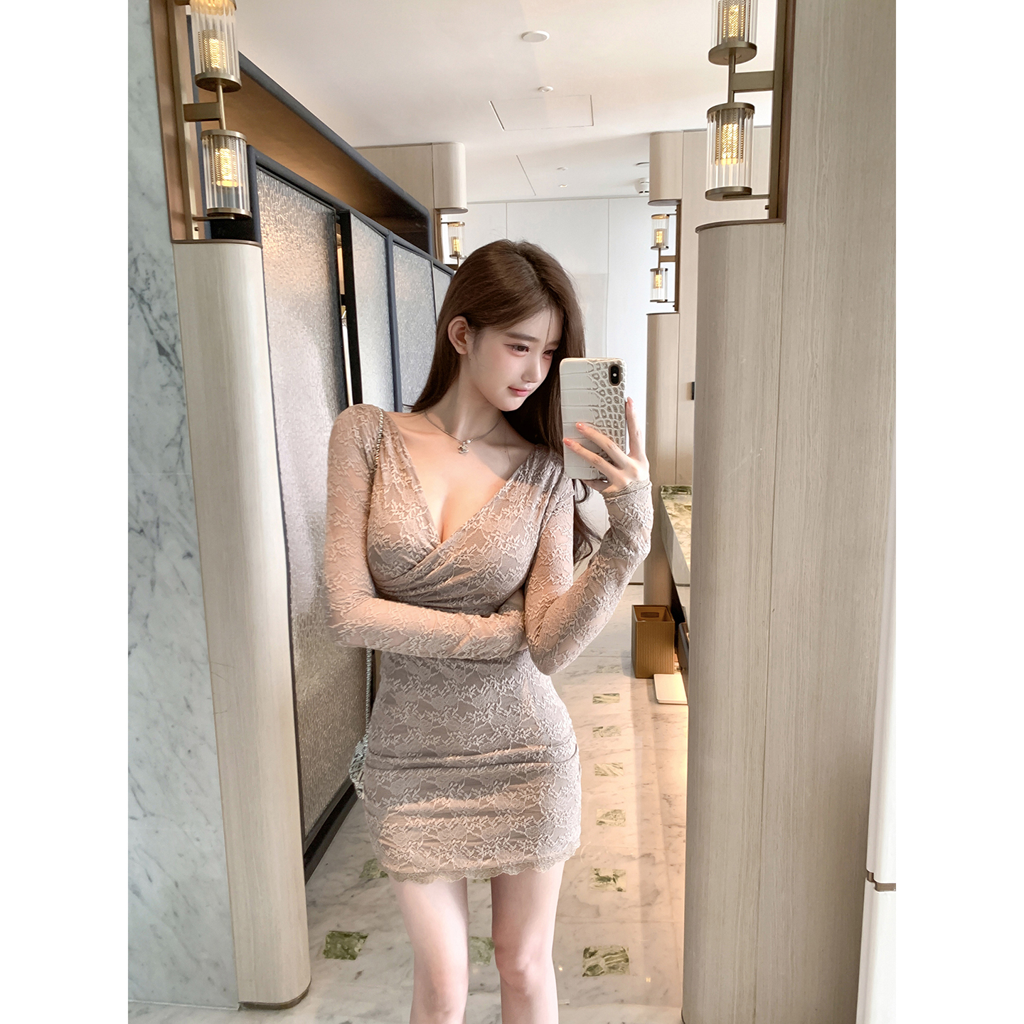若语定制 娇媚大女主 定染V领抽褶微弹无袖连衣裙纯欲蕾丝包臀裙