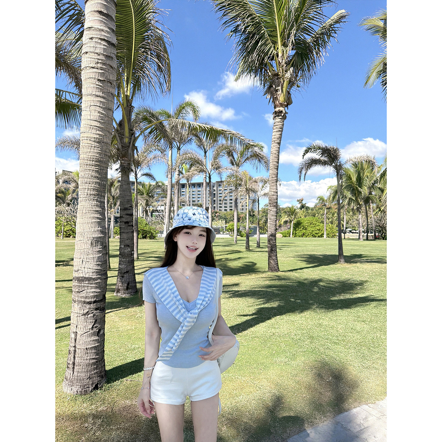 【若语3/4 20:00新品9.5折】海盐奶蓝 V领修身+披肩绵羊毛套组