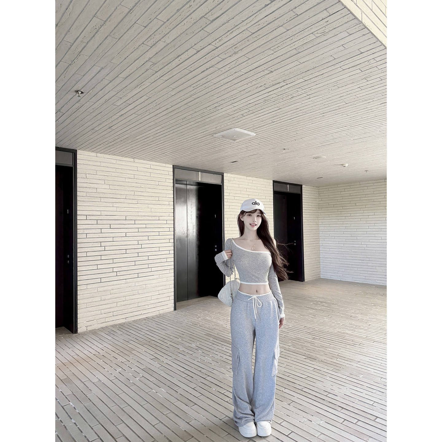 若语定制 松弛因子 斜肩撞色上衣卫裤套组休闲气质运动风两件套