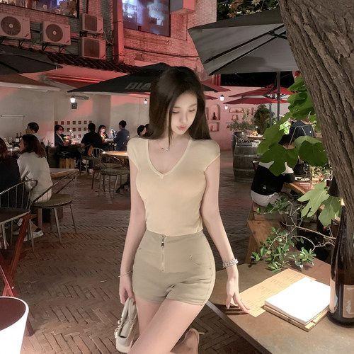 翘臀修身拉链短裤休闲裤