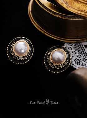 红口袋 复古赫本风蕾丝花纹圆形黑白珍珠大耳环S925银针耳钉耳夹