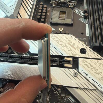 议价英特尔i7-10700K，八核十六线程，2.90GHz，12