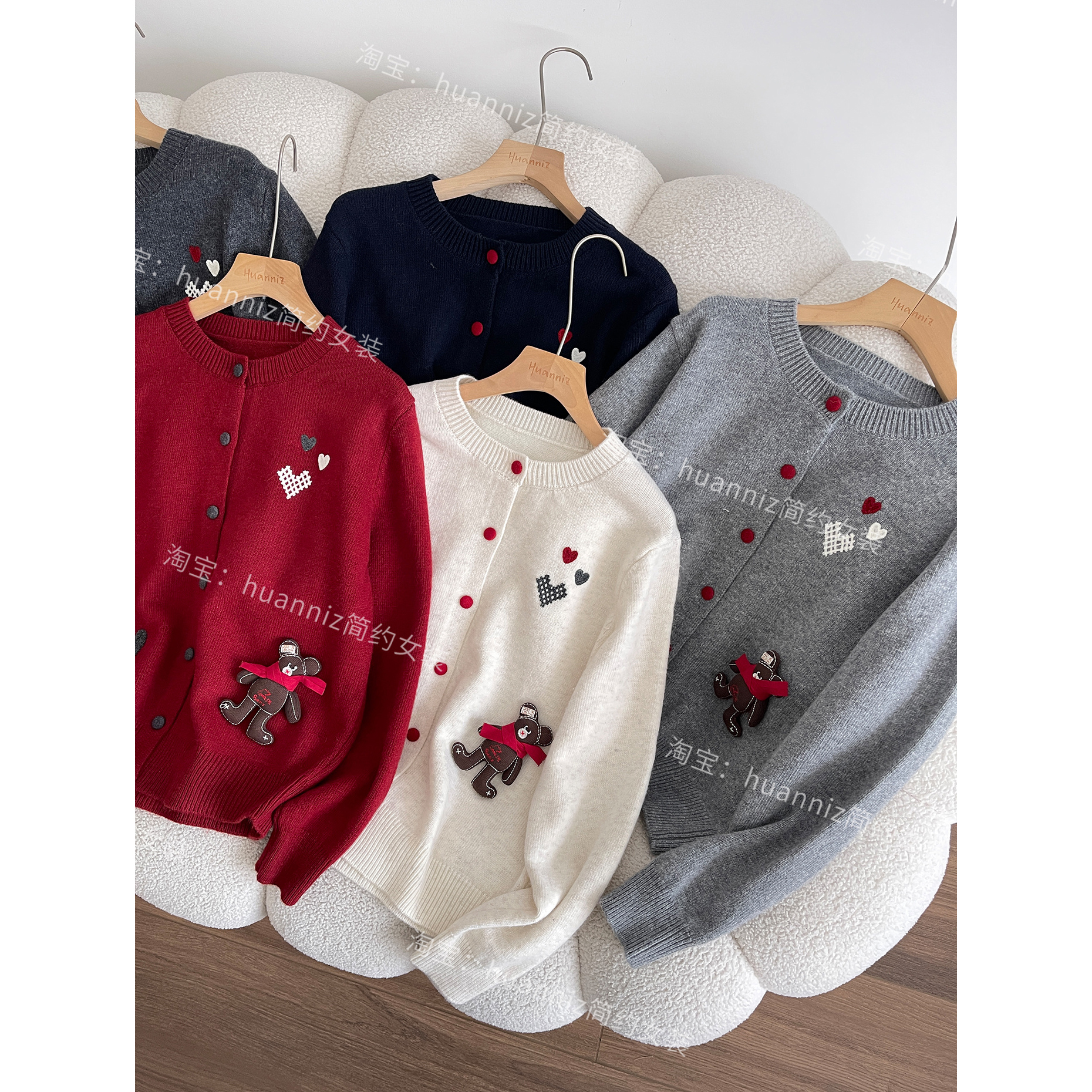 节日氛围感爱心刺绣小熊毛衣