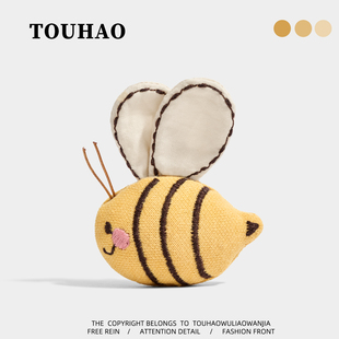 TOUHAO原创小蜜蜂可爱布艺玩偶胸针大衣毛衣别针固定扣百搭胸花