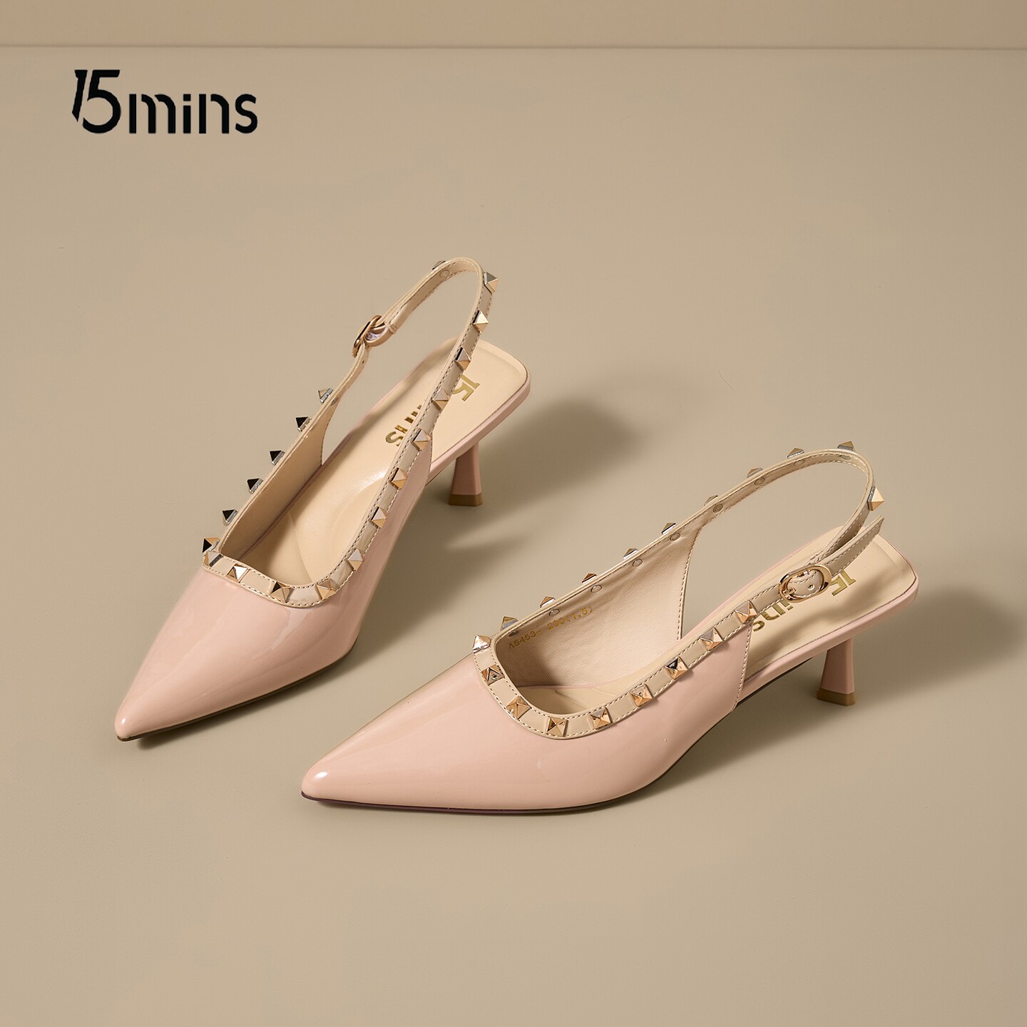 15mins铆钉尖头浅口单鞋女2026新款春季细跟漆皮后绊带凉鞋高跟鞋