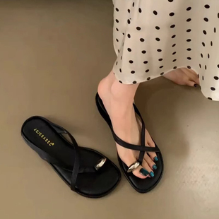 韓版 女2025新款 金屬扣絕美露趾夾趾配裙子羅馬鞋 交叉帶平底涼拖鞋
