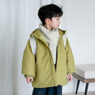 男童秋冬冲锋衣外套2025秋冬季新款儿童宝宝帅气连帽风衣百搭上衣
