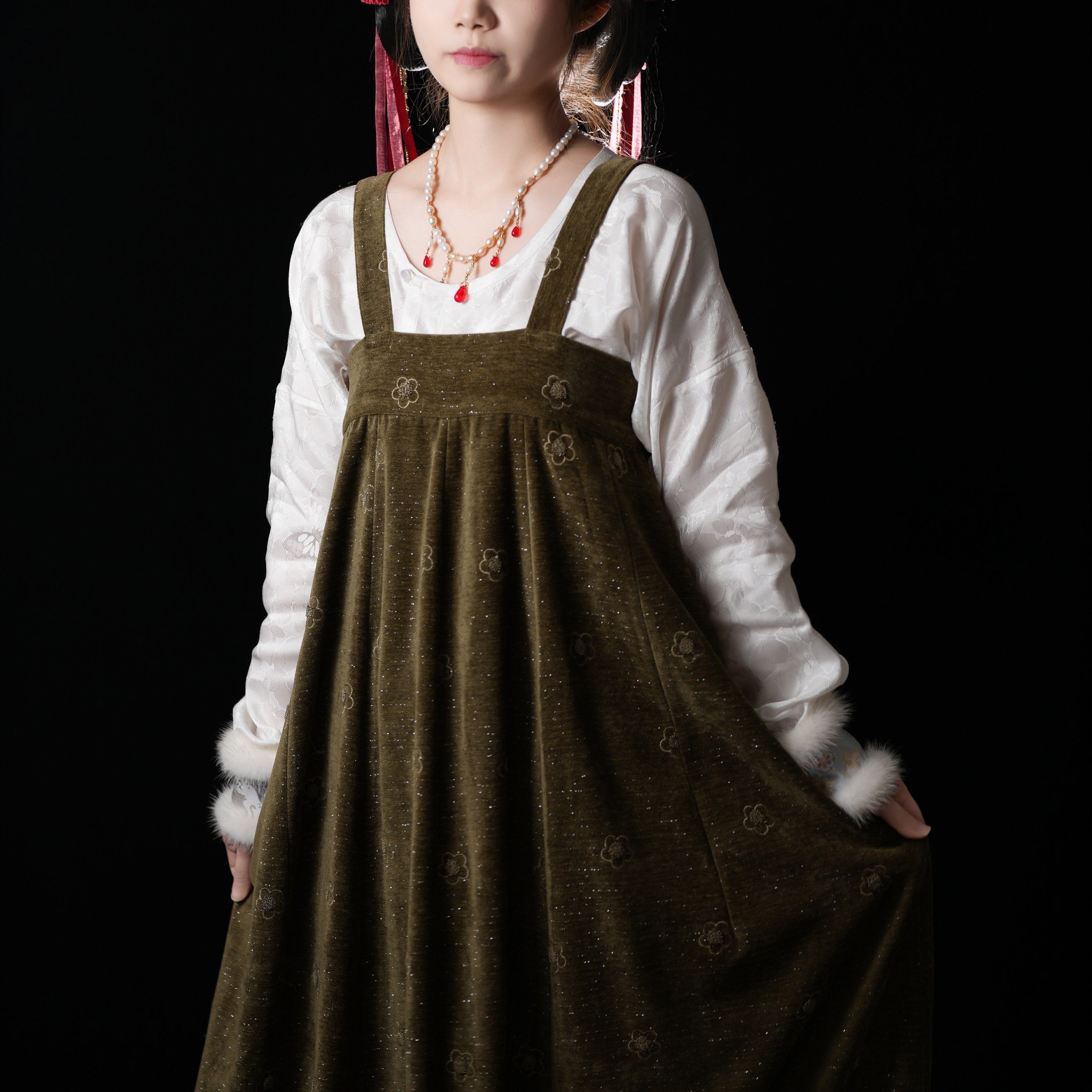 岁寒时 | 凤翥斋唐制背带六破十二褶长裙绣花丝绒改良汉元素汉服