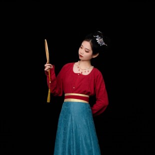 青鸟来 | 凤翥斋 | 唐制纯棉鸡心领衫子葡萄纹仿花罗破裙汉服