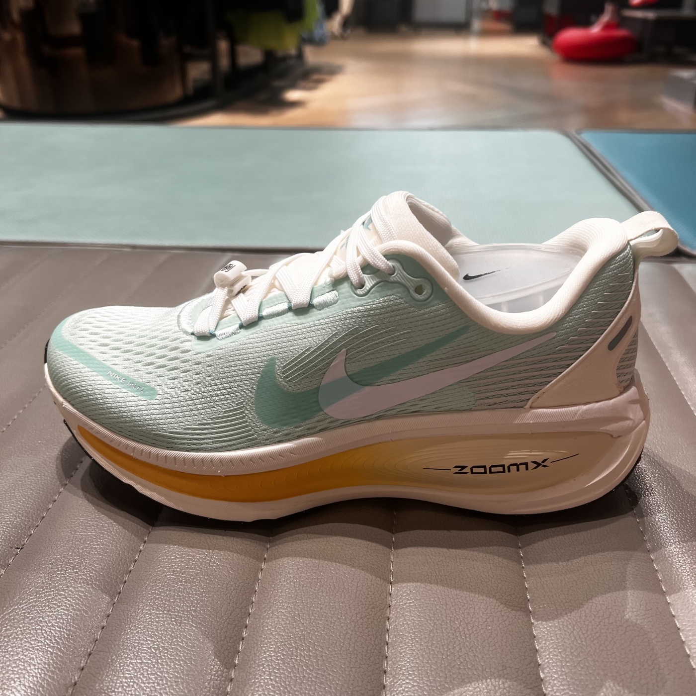 NIKE耐克女公路休闲运动鞋