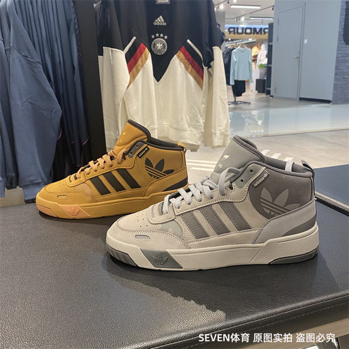 阿迪达斯三叶草运动休闲板鞋