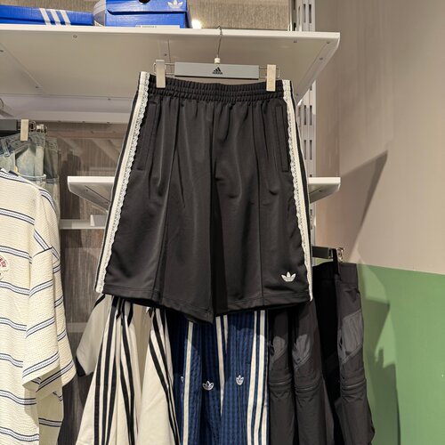 Adidas阿迪达斯三叶草女26新款蕾丝镶边刺绣运动短裤五分裤KU4754