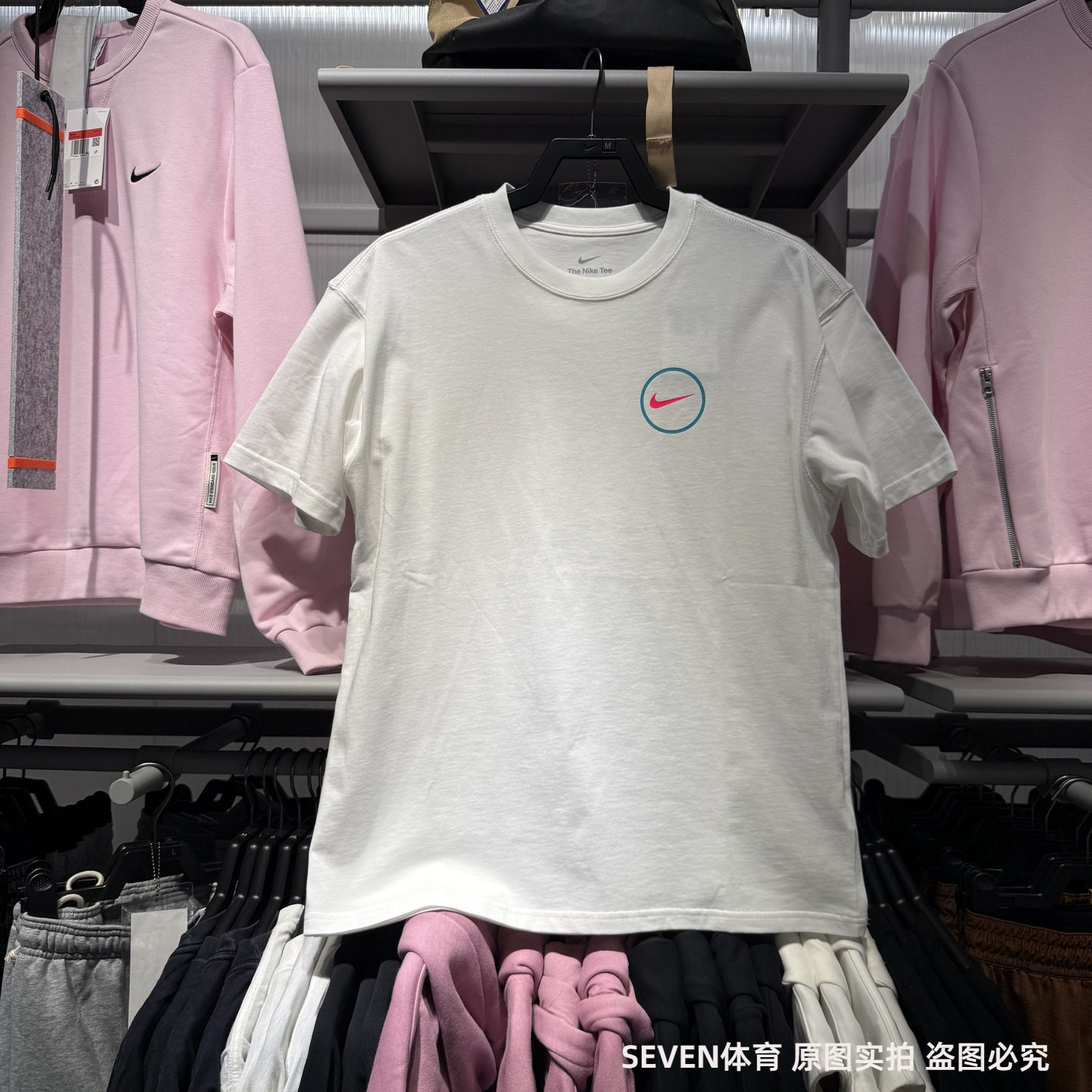 NIKE耐克男25夏新款短袖透气印花宽松运动休闲半袖T恤HJ3407-100 - 实物图