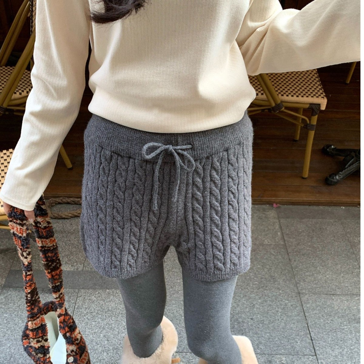 韩系显瘦修身松紧腰提臀麻花针织短裤