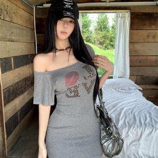 260克人棉设计感烫钻豹纹印花斜肩夏收腰短袖 裙子辣妹风包臀短裙