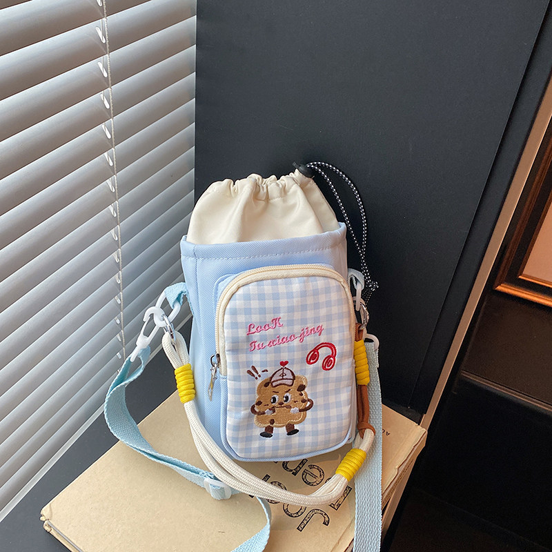 卡通可爱少女格子手机包女2026新款潮抽绳斜挎包百搭单肩包水壶包