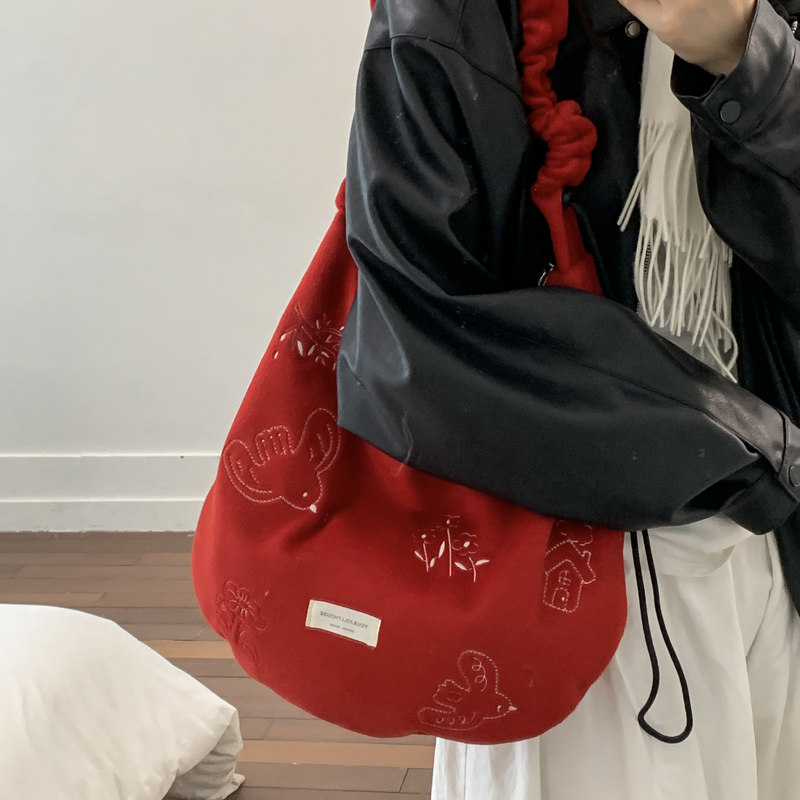 可调节肩带飞鸟刺绣毛呢单肩包包女2025新款大容量通勤文艺斜挎包