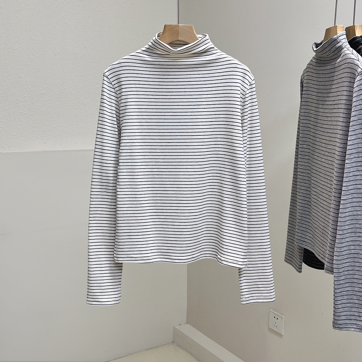 莱赛尔软糯亲肤半高领条纹正肩长袖T恤女秋冬内搭磨毛加厚上衣