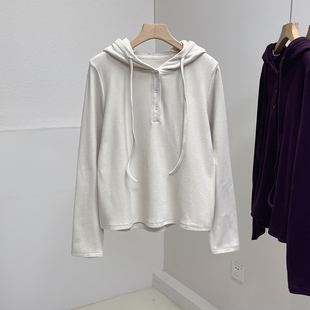 双面澳绒磨毛加厚连帽领纽扣正肩长袖T恤卫衣女秋冬保暖显瘦上衣