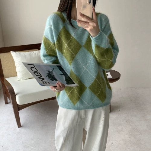 2026新款羊拉绒毛菱形格套头毛衣女宽松圆领长袖针织衫上衣