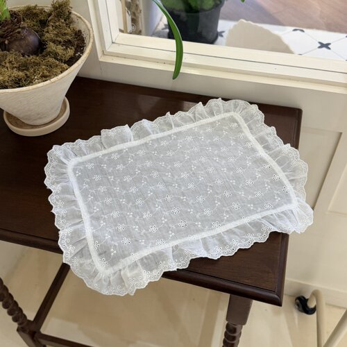 白色刺绣花边蕾丝桌垫背景布
