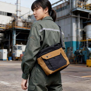 工装 机能斜挎包男户外运动挎包轻量化单肩包通勤骑行邮差包 pac