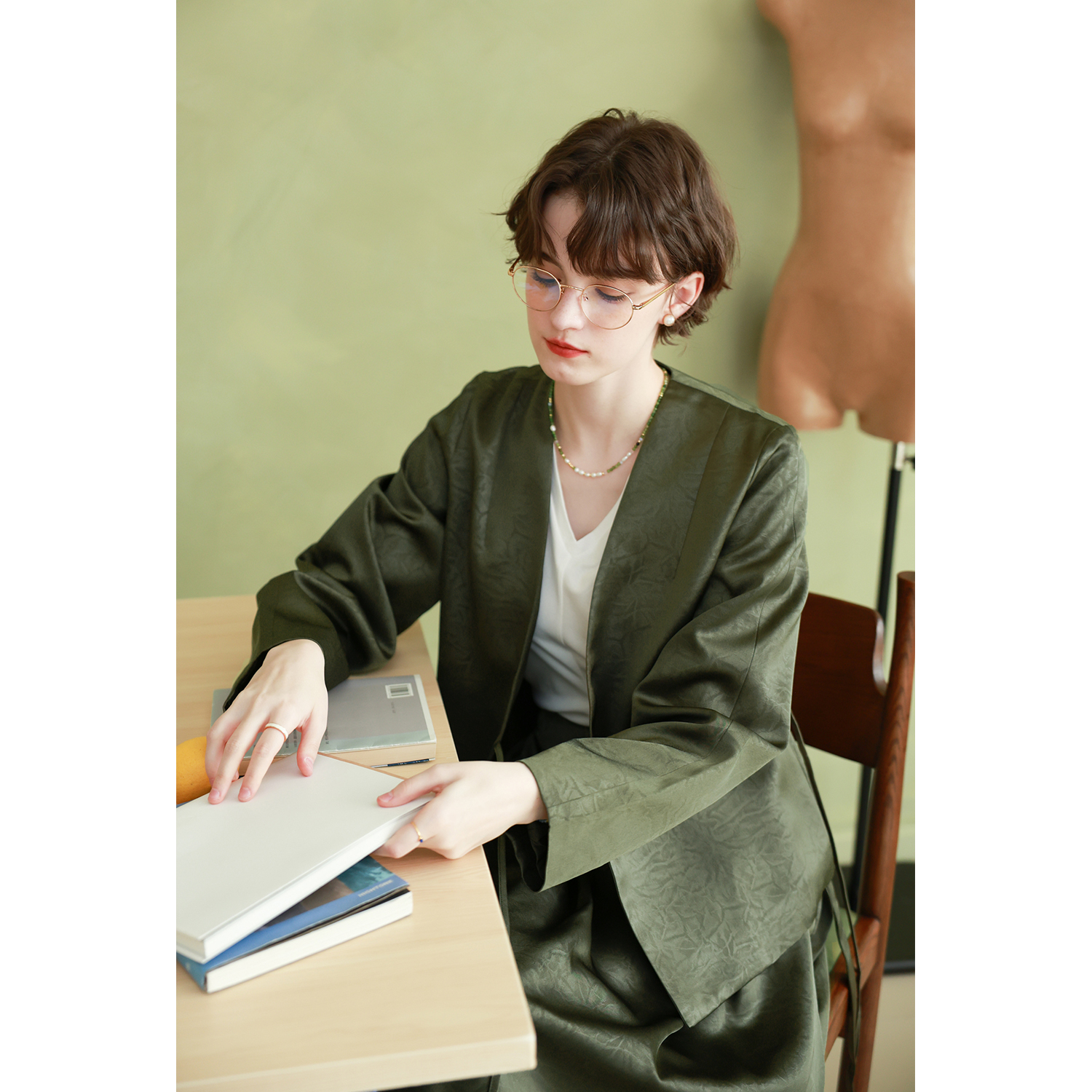 新中式通勤V领系带短外套