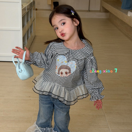 26秋 橙小七  26639女童卡通印花黑色格子拼纱娃娃衫