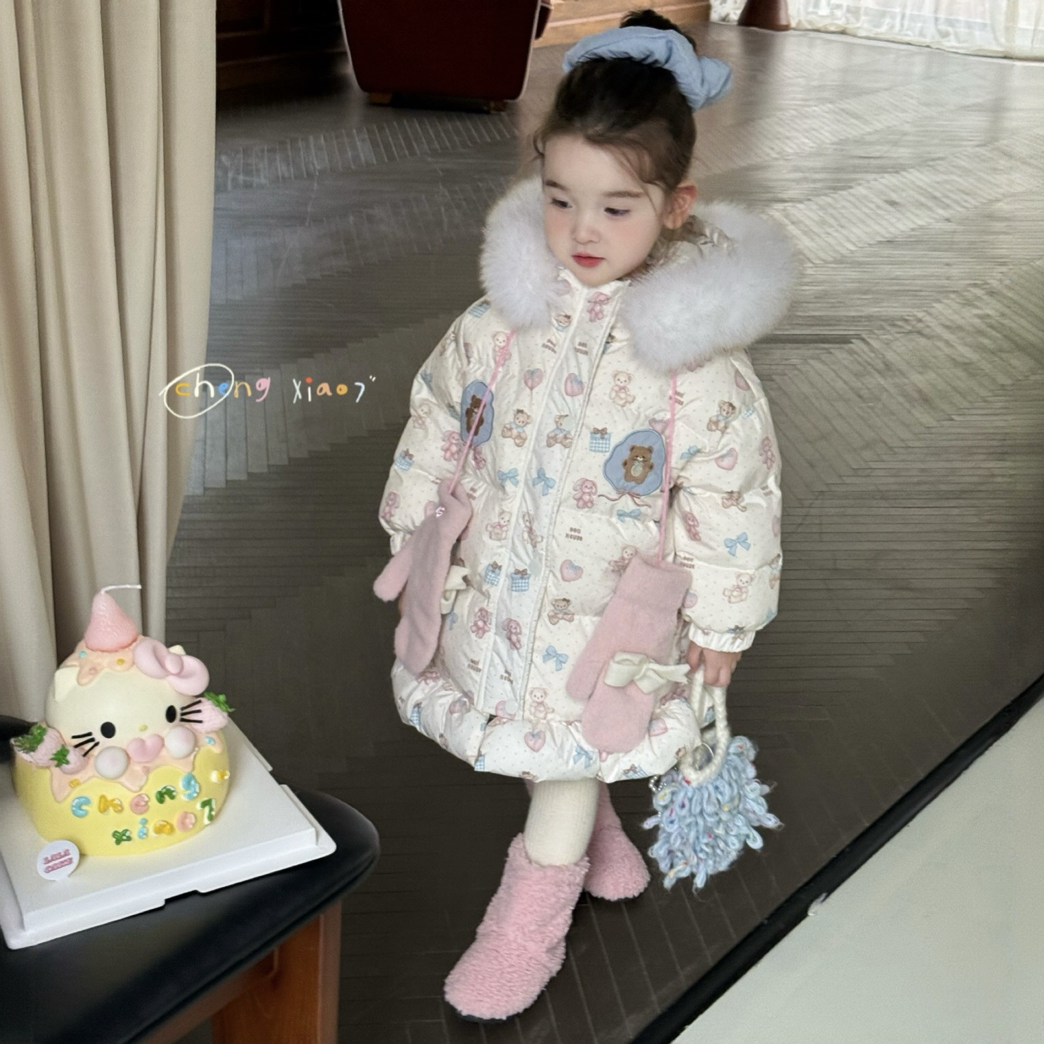 橙小七 5519冬款女童90白鸭绒小熊毛领连帽羽绒服中长款