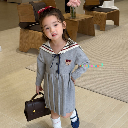 26秋 橙小七  26752女童毛衣裙灰色刺绣小熊针织连衣裙