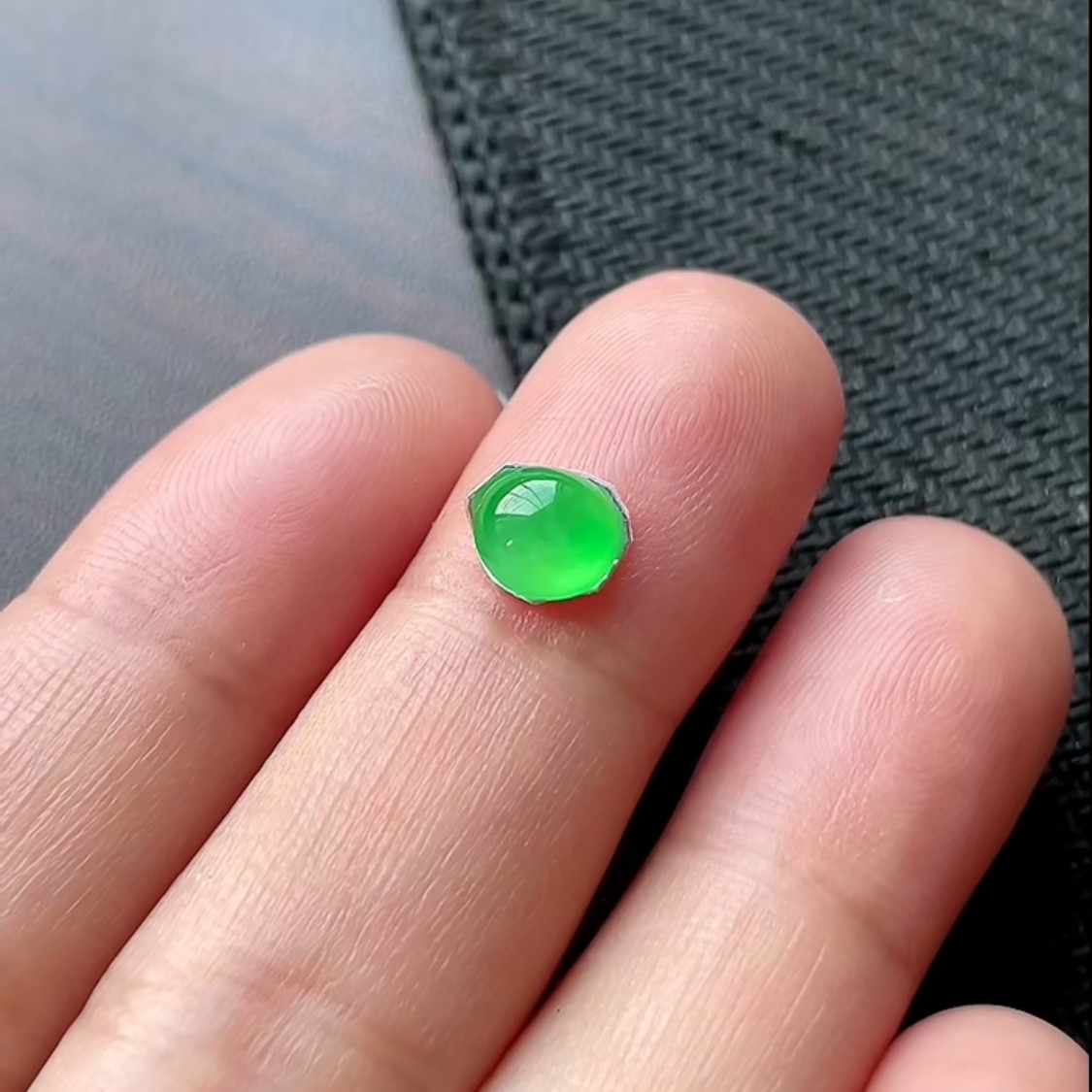 缅甸天然翡翠A货高冰起光阳绿蛋面裸石