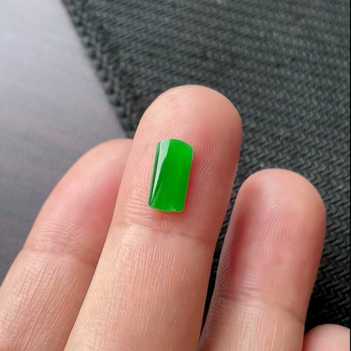 缅甸天然翡翠A货老坑种辣阳绿马鞍戒面裸石