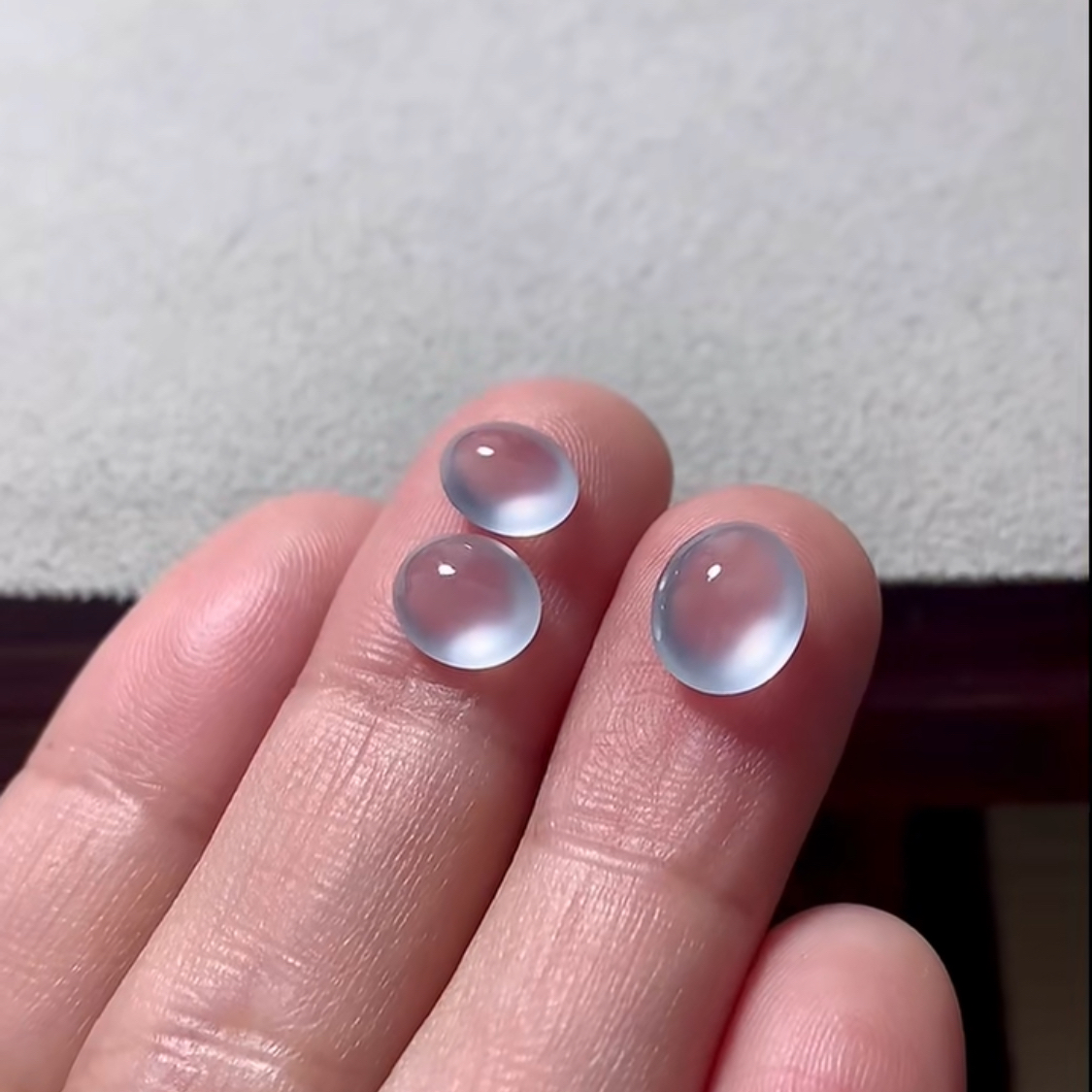 缅甸天然翡翠A货高冰纯白起光蛋面一手