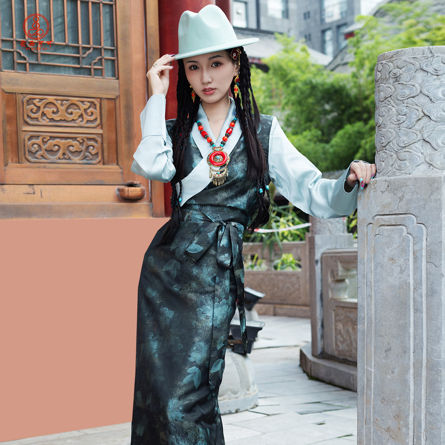 藏族服装女新中式西藏服