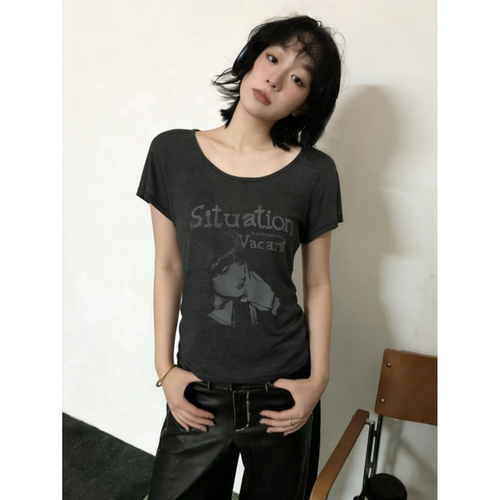 美式复古大U领人像印花T恤显瘦