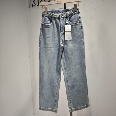 V美女装品牌2026春季新款专柜时尚舒适直筒阔腿牛仔裤M7722