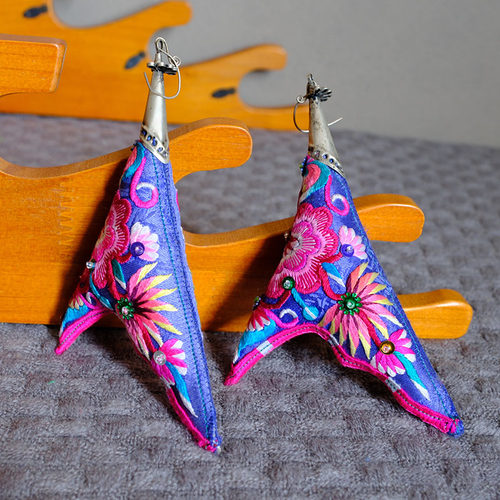 民族风刺绣花卉三角形耳环