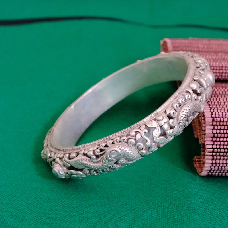 民族风手镯女复古雕花宽手环开口手镯少数民族饰品手工雕刻