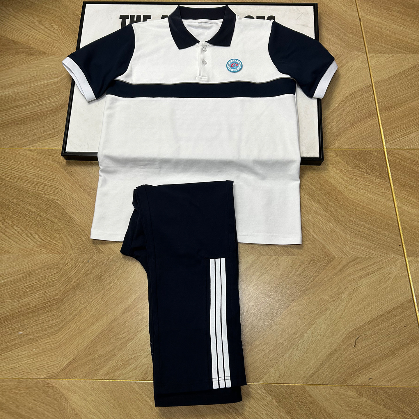 奓山中学夏短袖校服白色拼藏蓝袖