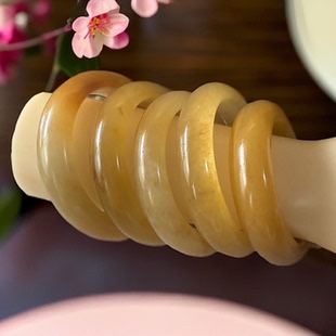 天然黄龙玉女款手镯鸡油黄镯玉石女款镯子(多样性发货)随机发货