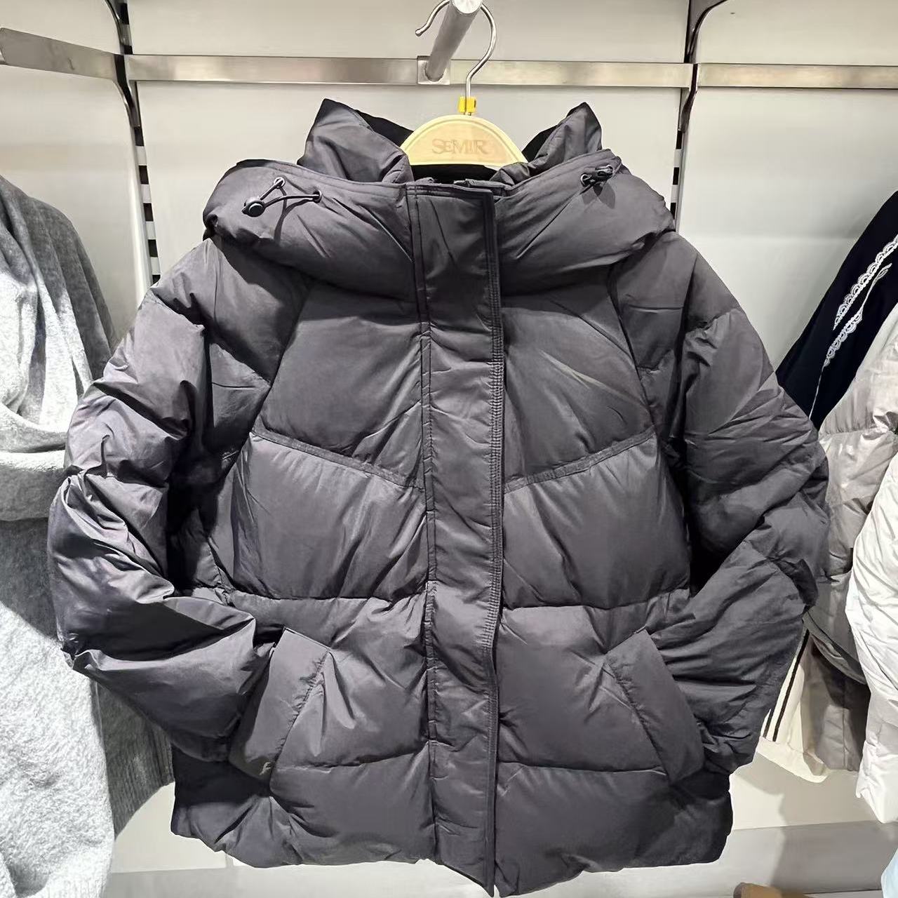 森马羽绒服女2025冬90绒子宽松插肩袖肌理轻松外套101725113030