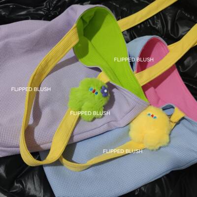 限时优惠送挂件原创单肩包