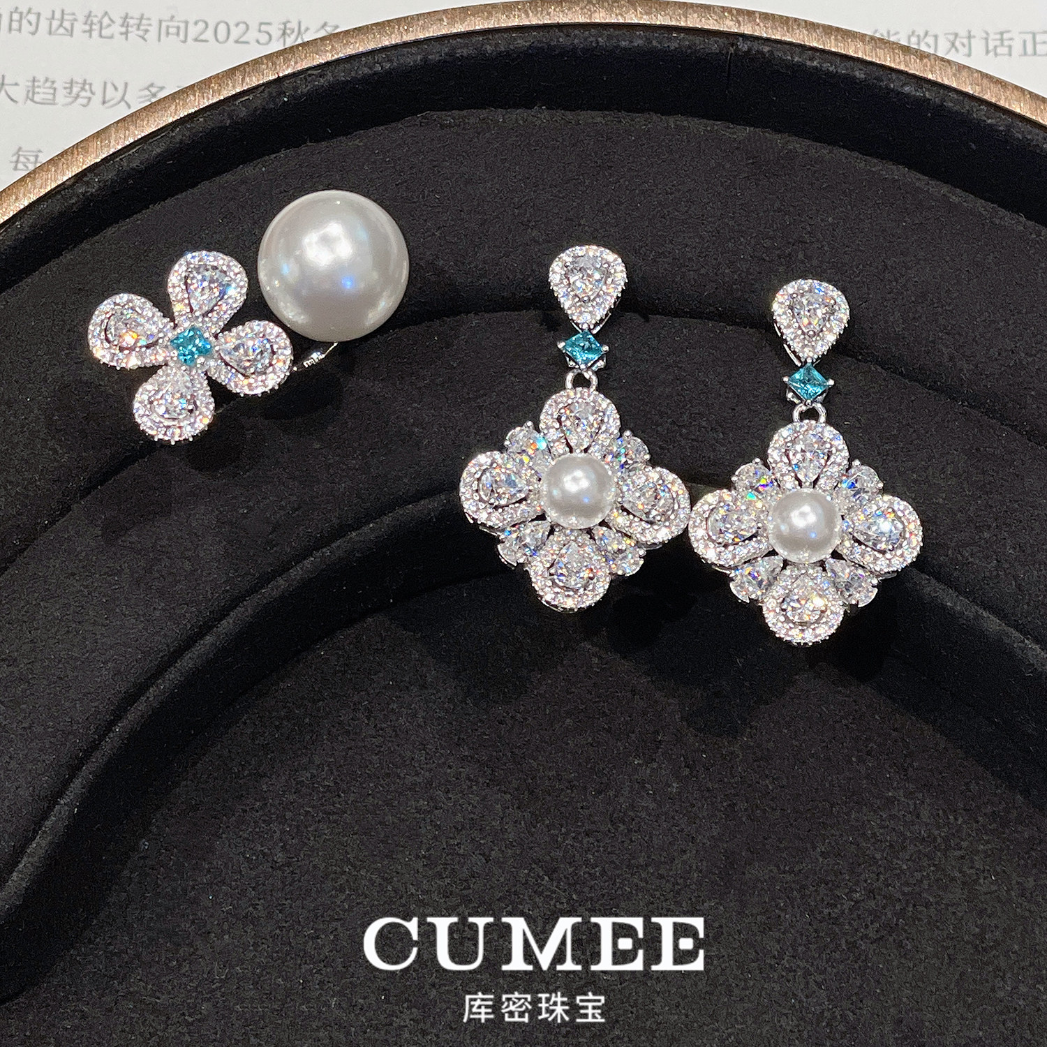 CUMEE 小香风 复古四叶草设计款人工合成贝珠戒指耳坠.925银镀金 - 实物图