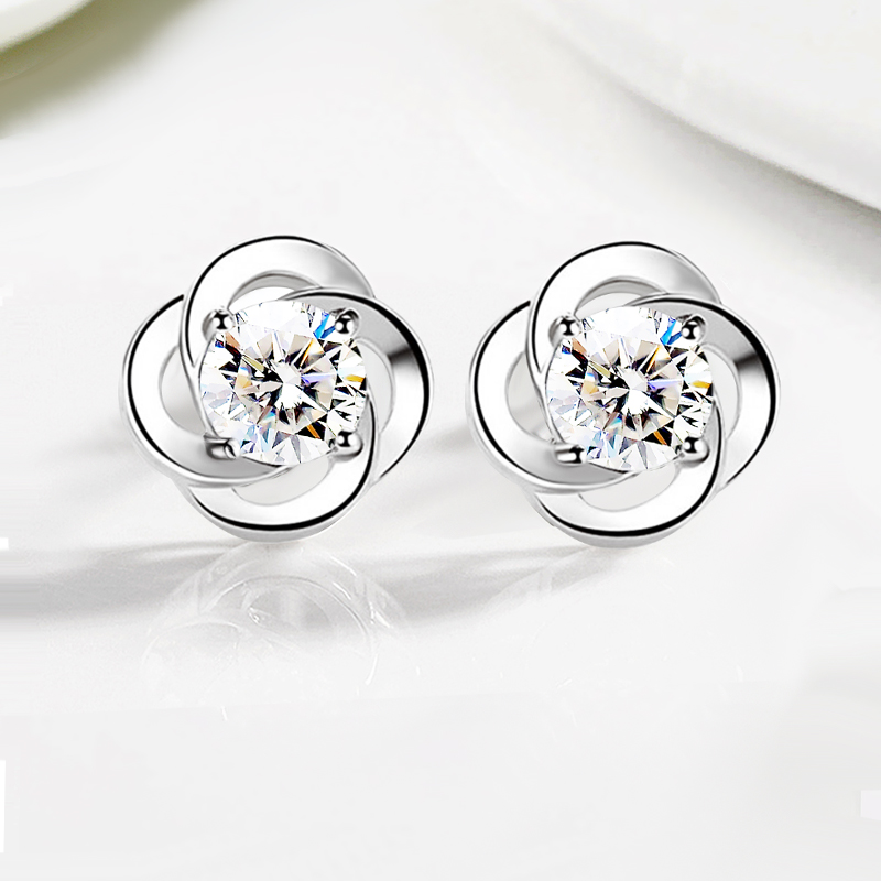 四叶草IGI培育钻石耳钉18K金显大