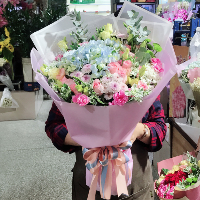 东莞生日同城绣球混搭玫瑰花束